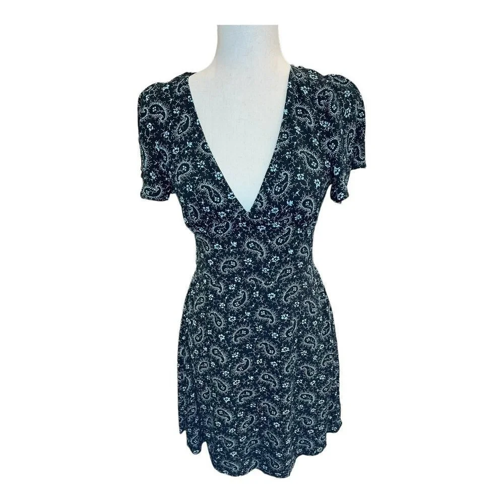 NWT BP Paisley Flutter Sleeve V-Neck Dress BLACK AND TEAL - SIZE XS - Picture 1 of 11